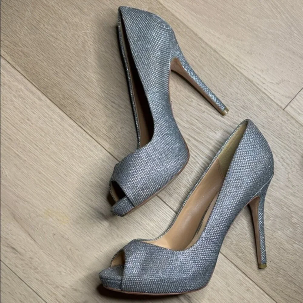 Badgley Mischka Glittering Silver Peep Toe Heels size 8.5